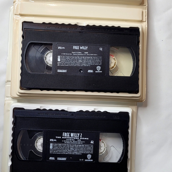 Free Willy VHS Set - Picture 4 of 8